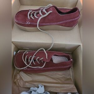 🎊BOGO🎊 NIB Yogi rust suede Finn sneakers